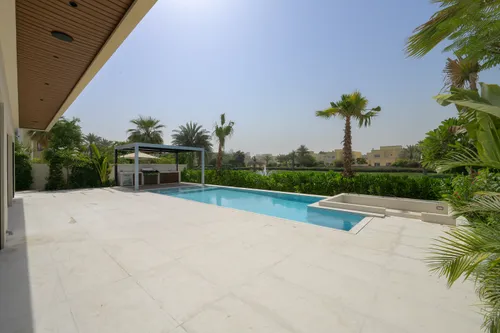 5 Bedrooms Villa in Meadows 7