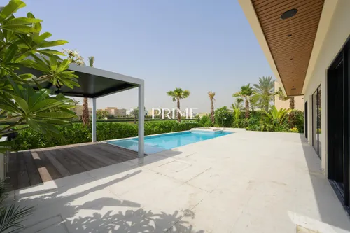 5 Bedrooms Villa in 4 Street, Meadows