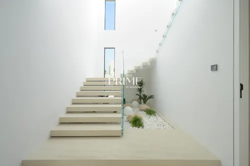 5 Bedrooms Villa in 4 Street, Meadows