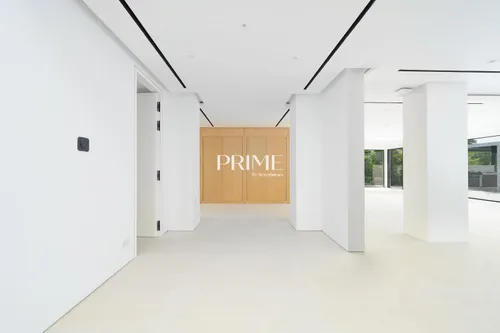 5 Bedrooms Villa in 4 Street, Meadows