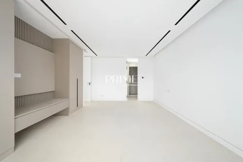 5 Bedrooms Villa in 4 Street, Meadows