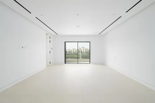 5 Bedrooms Villa in 4 Street, Meadows