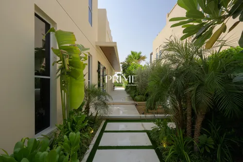 5 Bedrooms Villa in 4 Street, Meadows