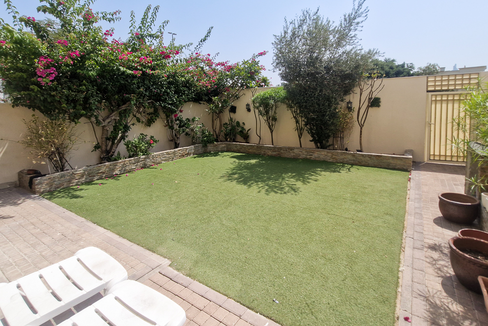 3 Bedrooms Townhouse in Springs 4