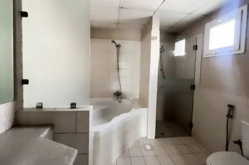 5 Bedrooms Villa in Meadows 9