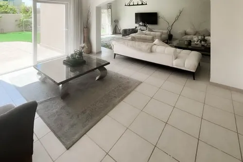 5 Bedrooms Villa in Meadows 9