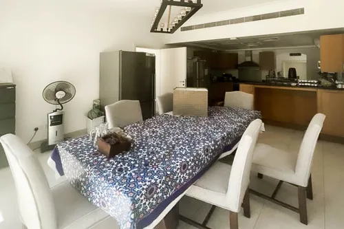 5 Bedrooms Villa in Meadows 9