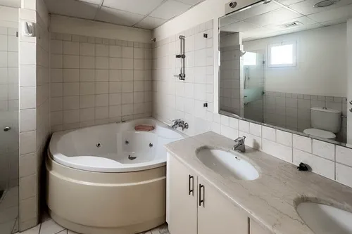 5 Bedrooms Villa in Meadows 9