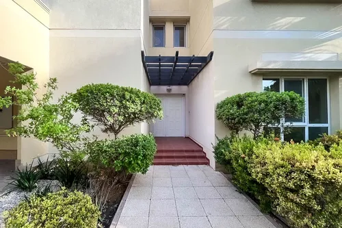 5 Bedrooms Villa in Meadows 9