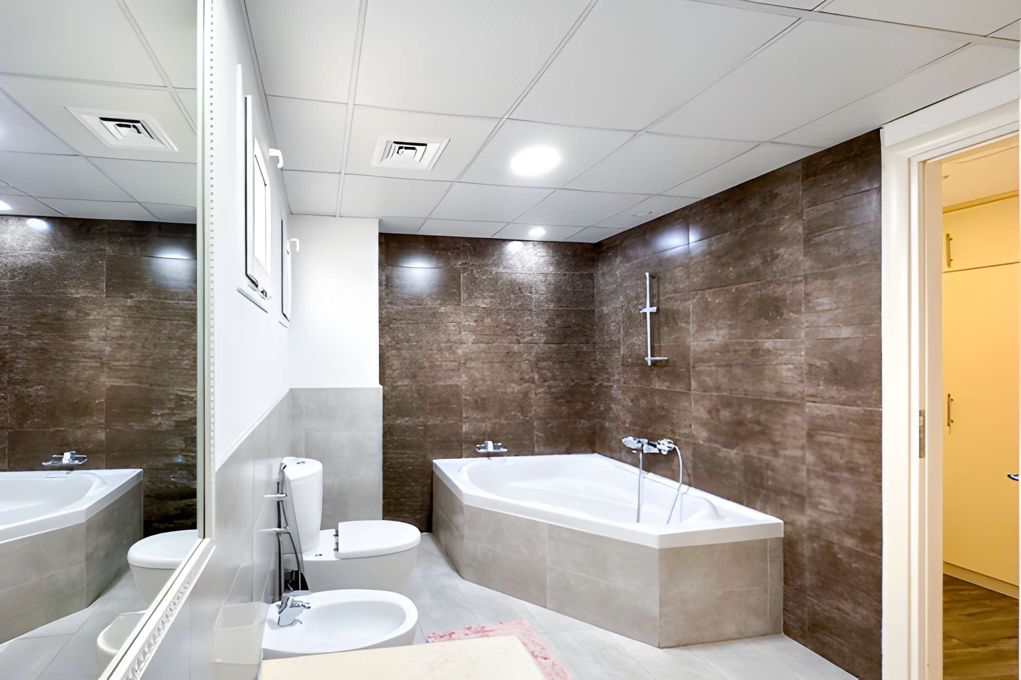 5 Bedrooms Villa in Meadows 5