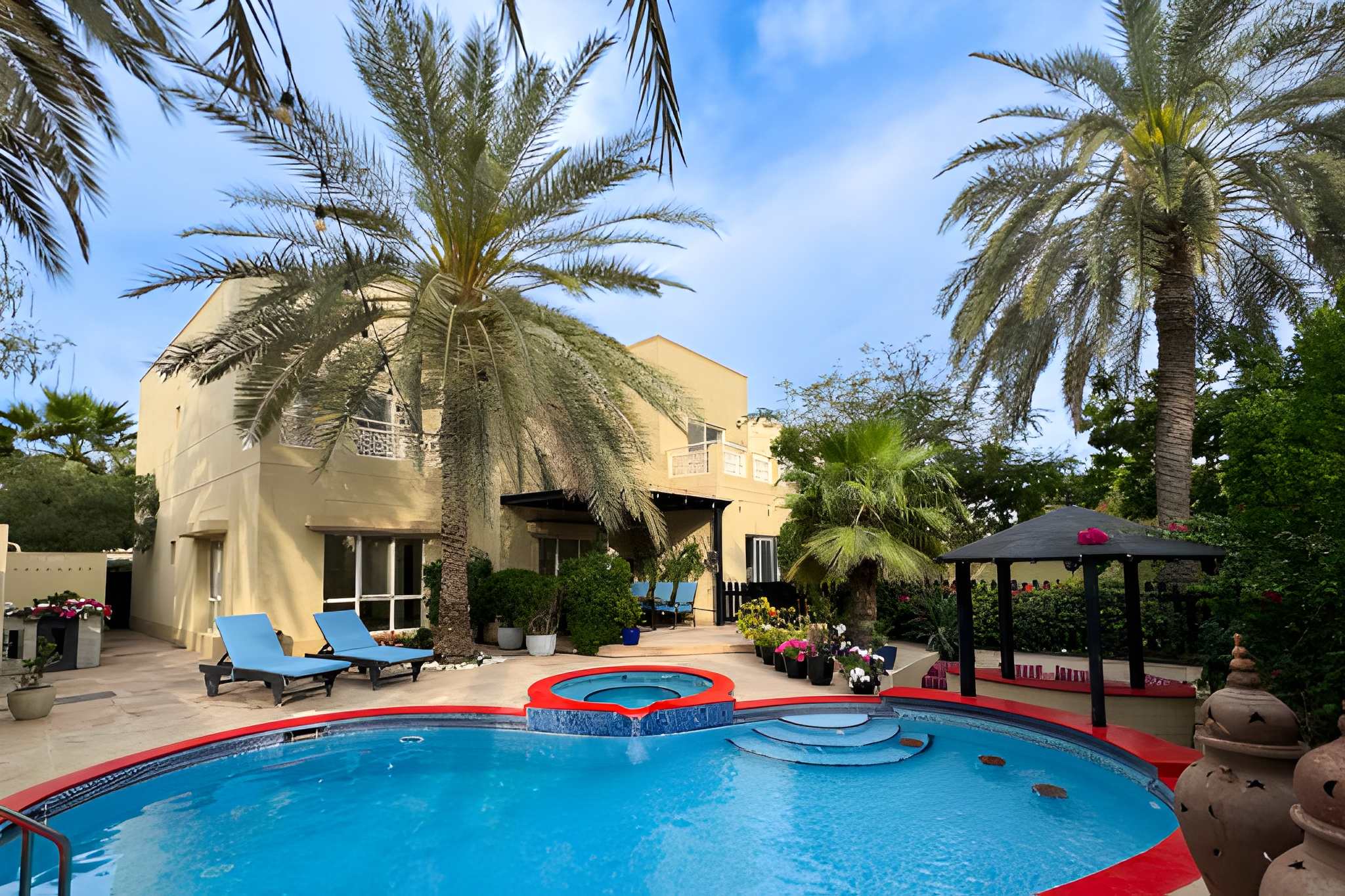 5 Bedrooms Villa in Meadows 5