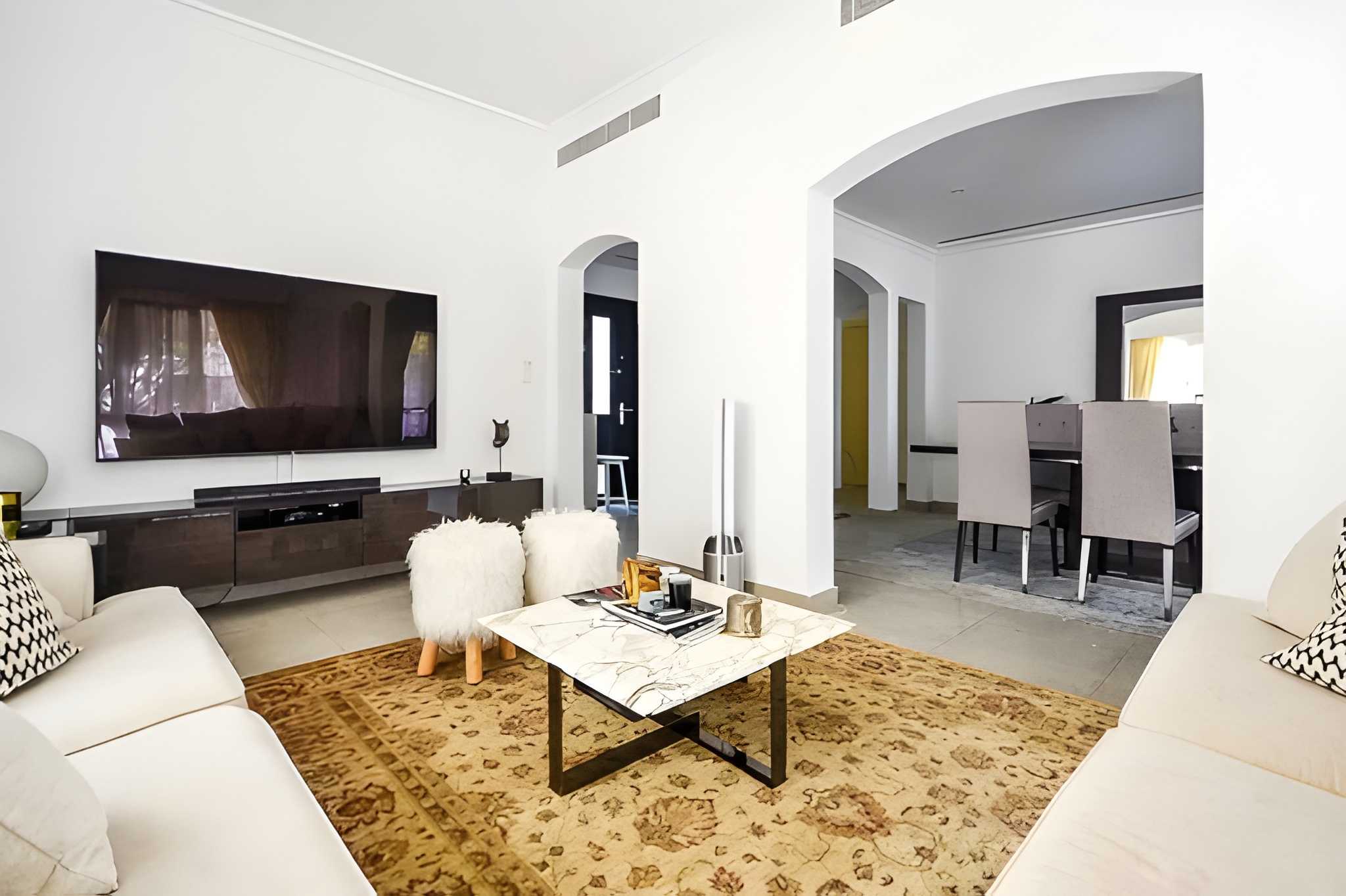 5 Bedrooms Villa in Meadows 5