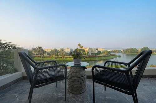 6 Bedrooms Villa in Meadows 7