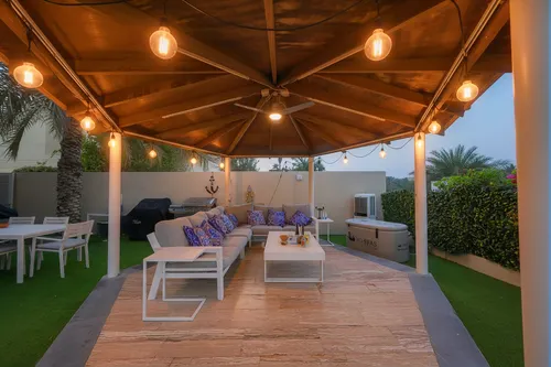 6 Bedrooms Villa in Meadows 7