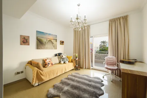 6 Bedrooms Villa in Meadows 7