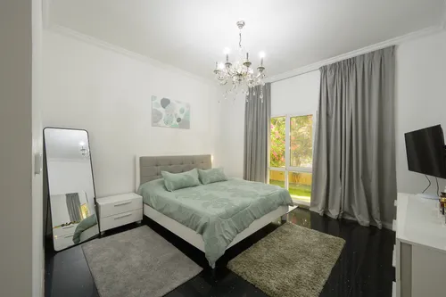 6 Bedrooms Villa in Meadows 7