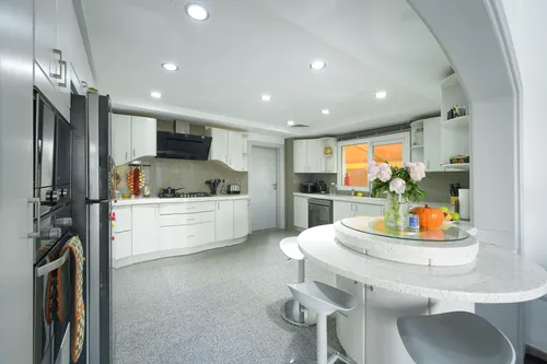 6 Bedrooms Villa in Meadows 7