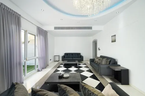 6 Bedrooms Villa in Meadows 7