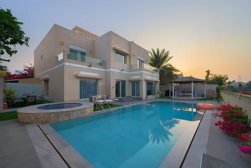 6 Bedrooms Villa in Meadows 7