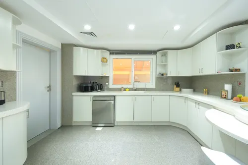 6 Bedrooms Villa in Meadows 7