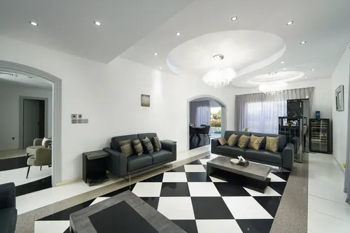 6 Bedrooms Villa in Meadows 7