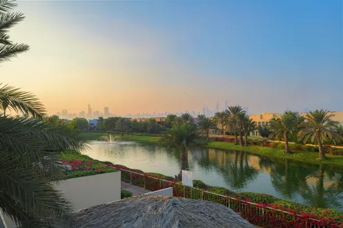 6 Bedrooms Villa in Meadows 7