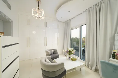 6 Bedrooms Villa in Meadows 7