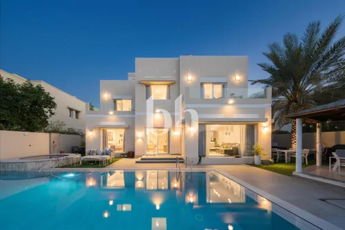 One of a kind | Lake view | Private Pool | Jacuzzi