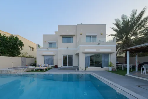 6 Bedrooms Villa in Meadows 7