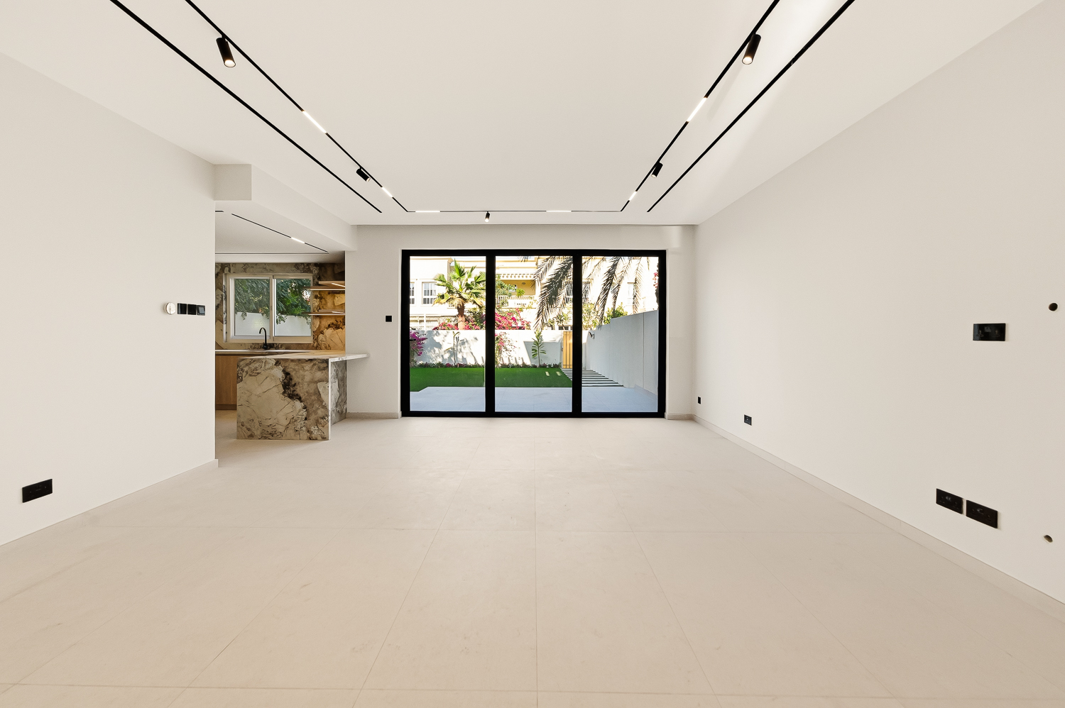 3 Bedrooms Townhouse in Springs 9