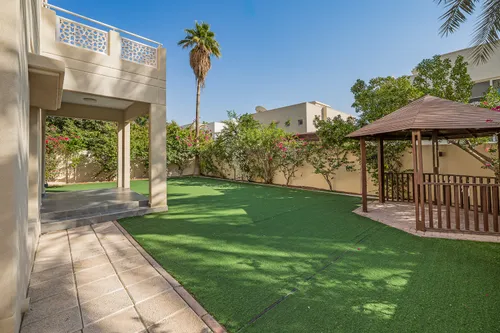 3 Bedrooms Villa in Meadows 1