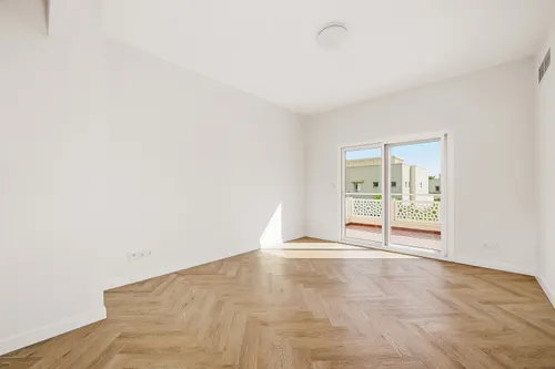 3 Bedrooms Villa in Meadows 1