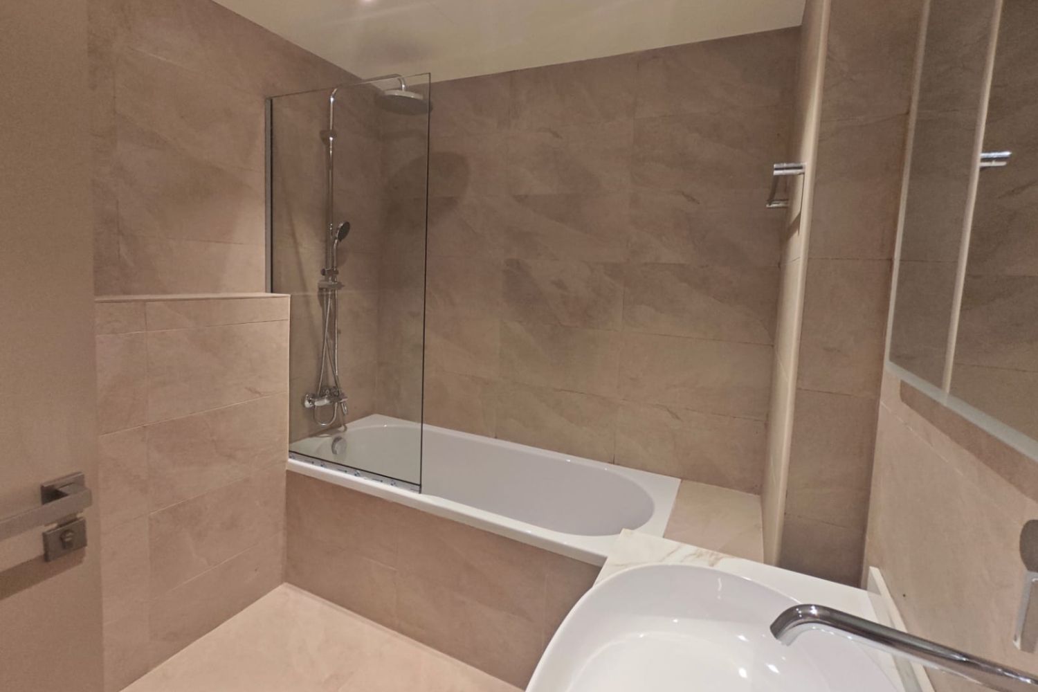 1 Bedroom Apartment in Green Lake Tower 3