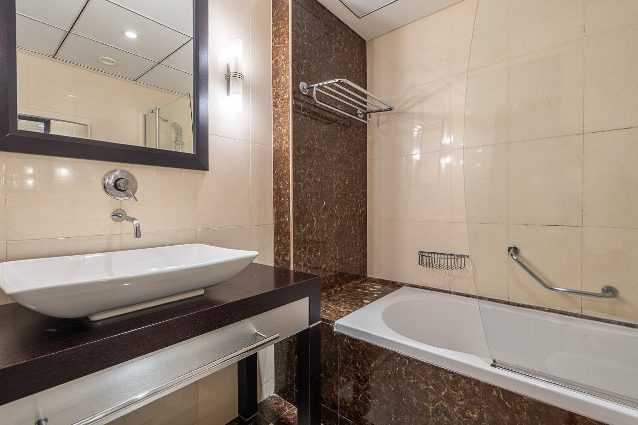 1 Bedroom Apartment in Green Lake Tower 2