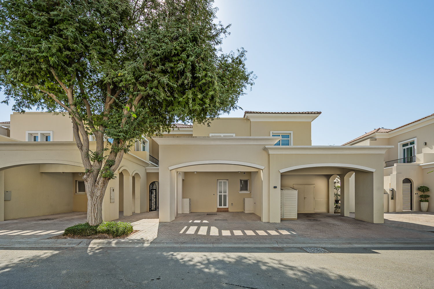 2 Bedrooms Townhouse in Al Reem 1