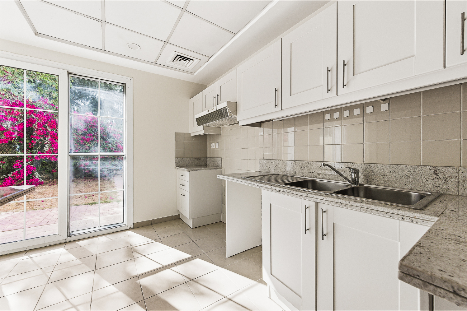 2 Bedrooms Townhouse in Al Reem 1