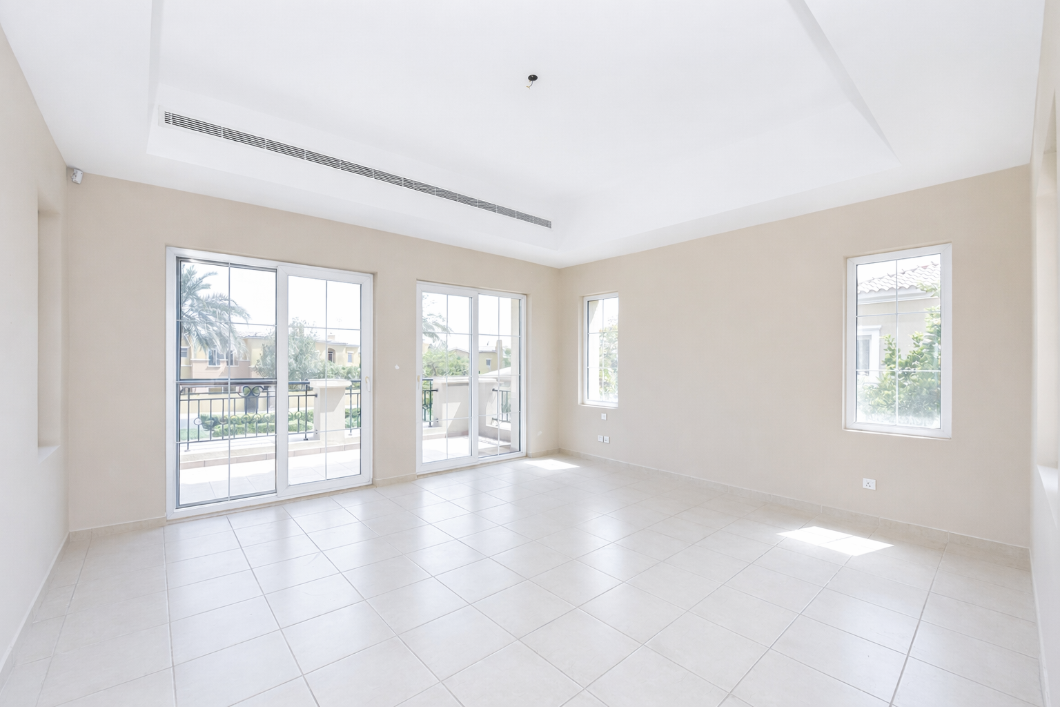 4 Bedrooms Villa in Alvorada 2