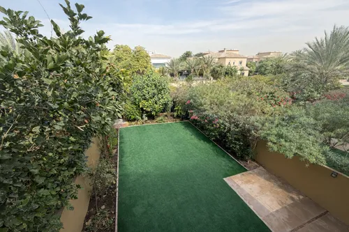 2 Bedrooms Townhouse in Palmera 1