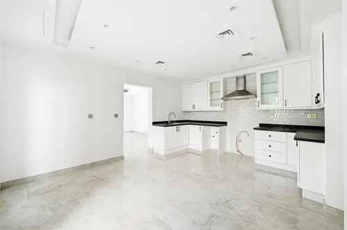 5 Bedrooms Villa in Terra Nova Avenue