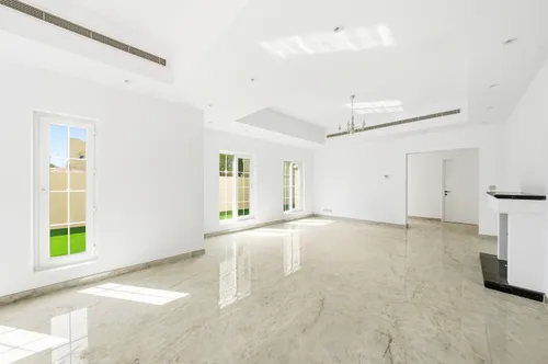 5 Bedrooms Villa in Terra Nova Avenue