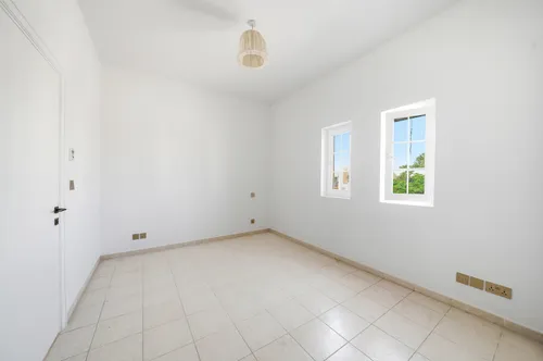 5 Bedrooms Villa in Terra Nova Avenue