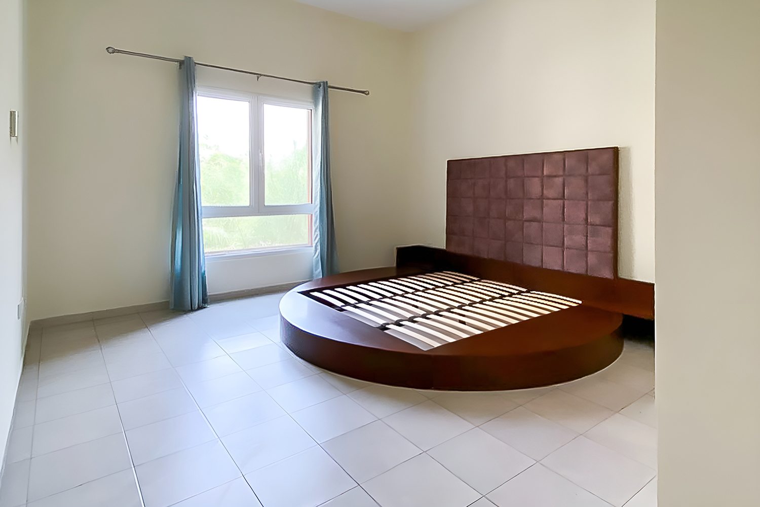 1 Bedroom Apartment in Building 74