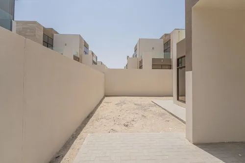 4 Bedrooms Townhouse in The Fields