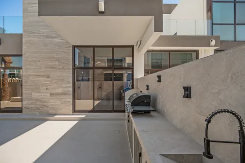 4 Bedrooms Townhouse in The Fields