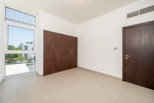 3 Bedrooms Townhouse in Arabella Townhouses 1