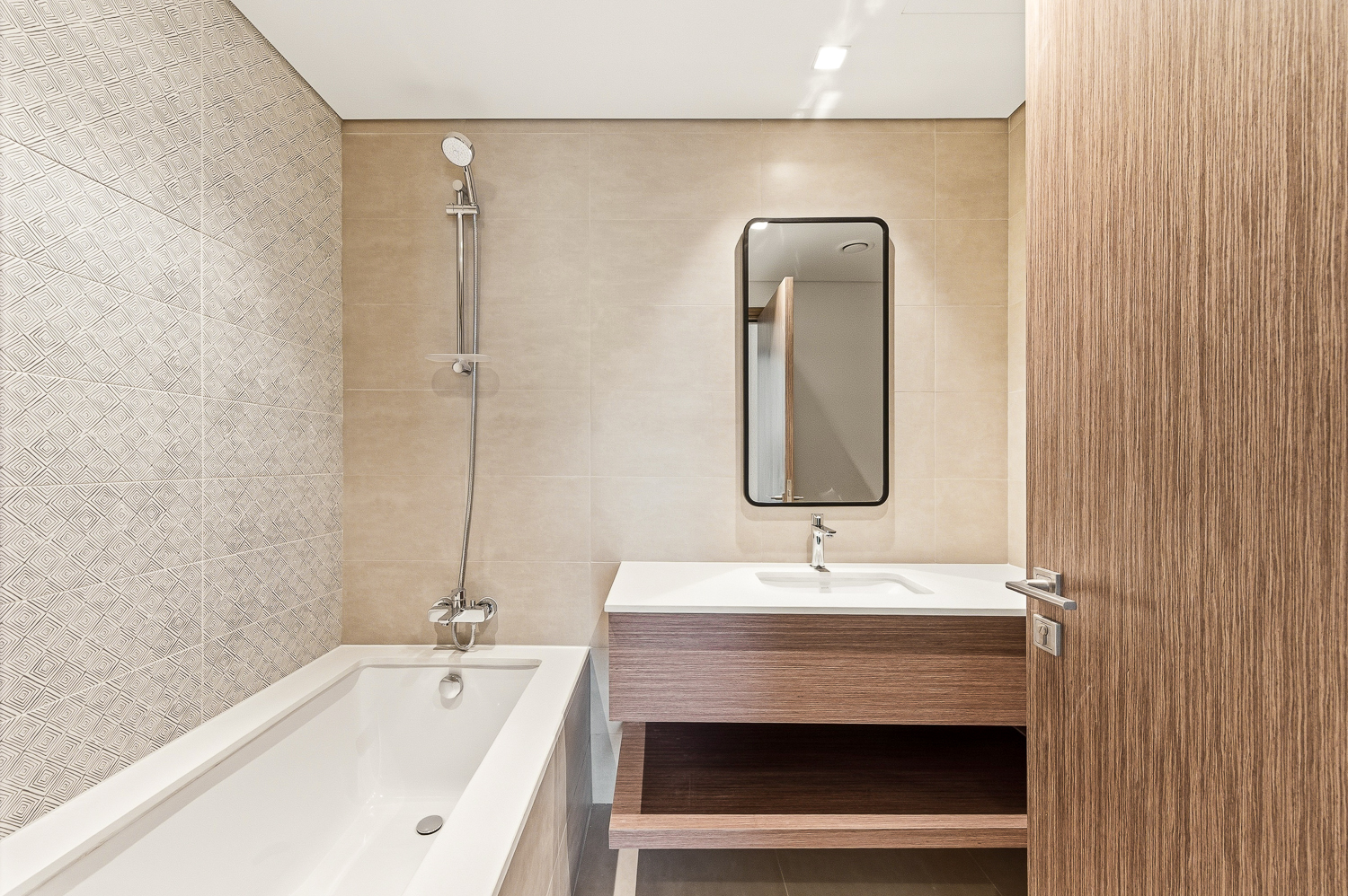 2 Bedrooms Apartment in Seagate Building 3