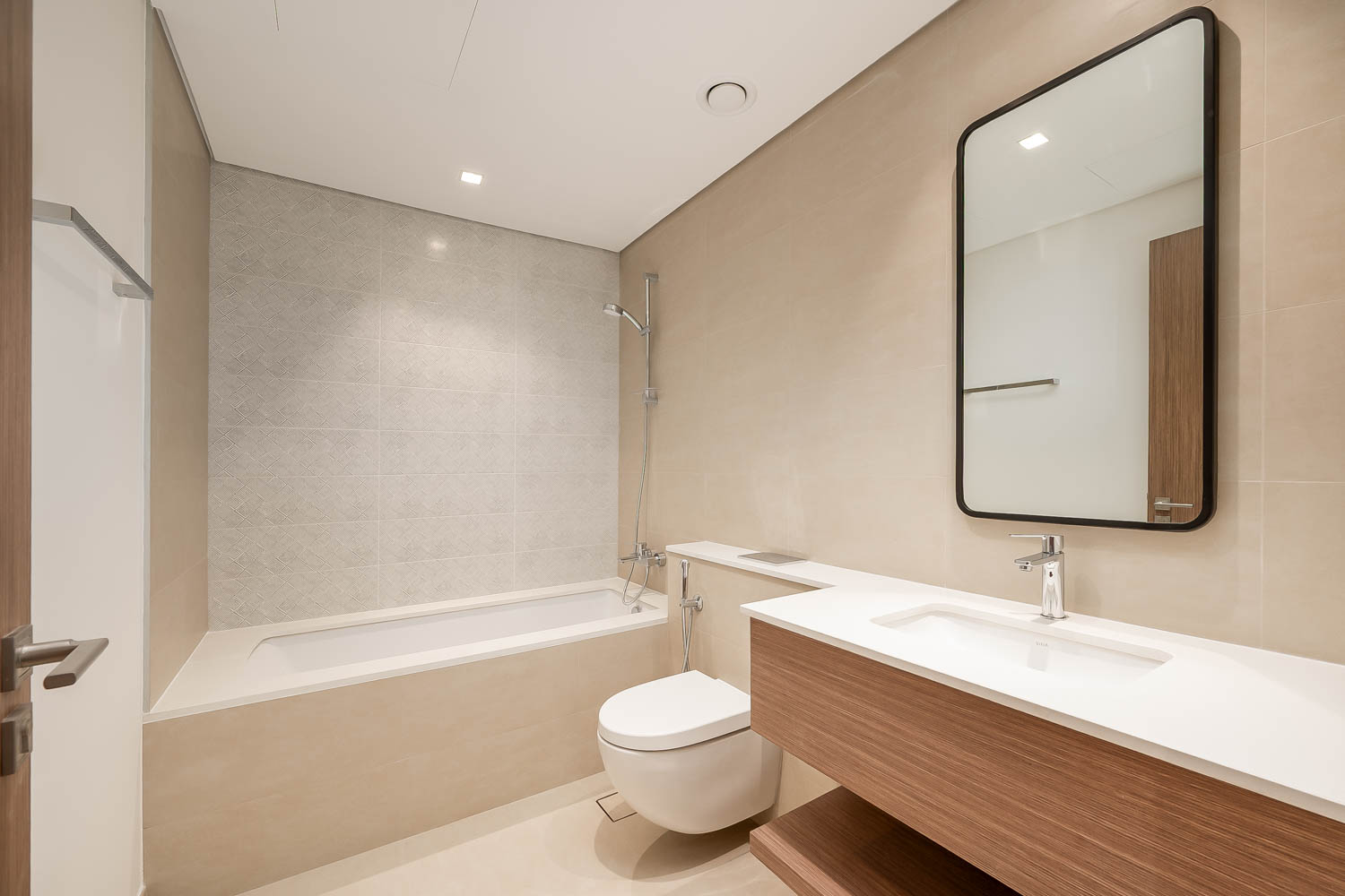 3 Bedrooms Apartment in Seagate Building 2