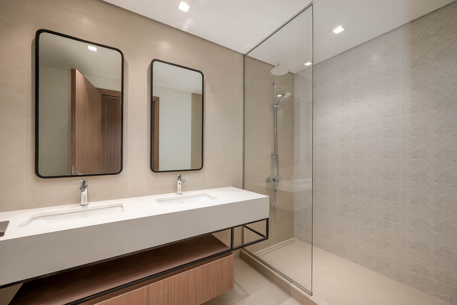 3 Bedrooms Apartment in Seagate Building 2