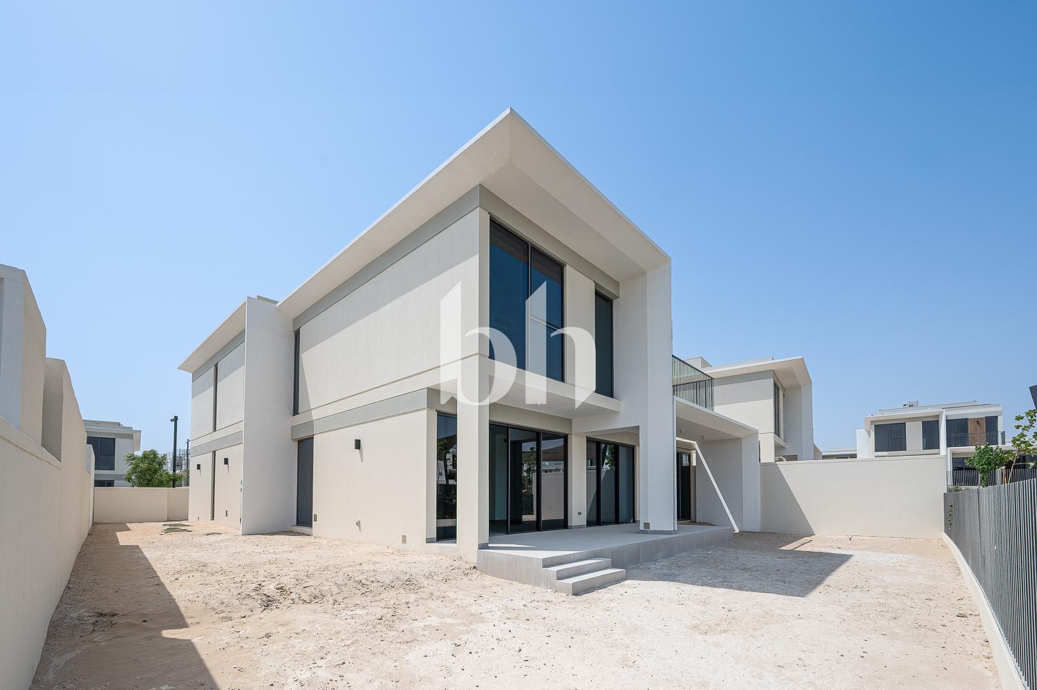 Large Corner Plot | Vacant Soon | Private Garden