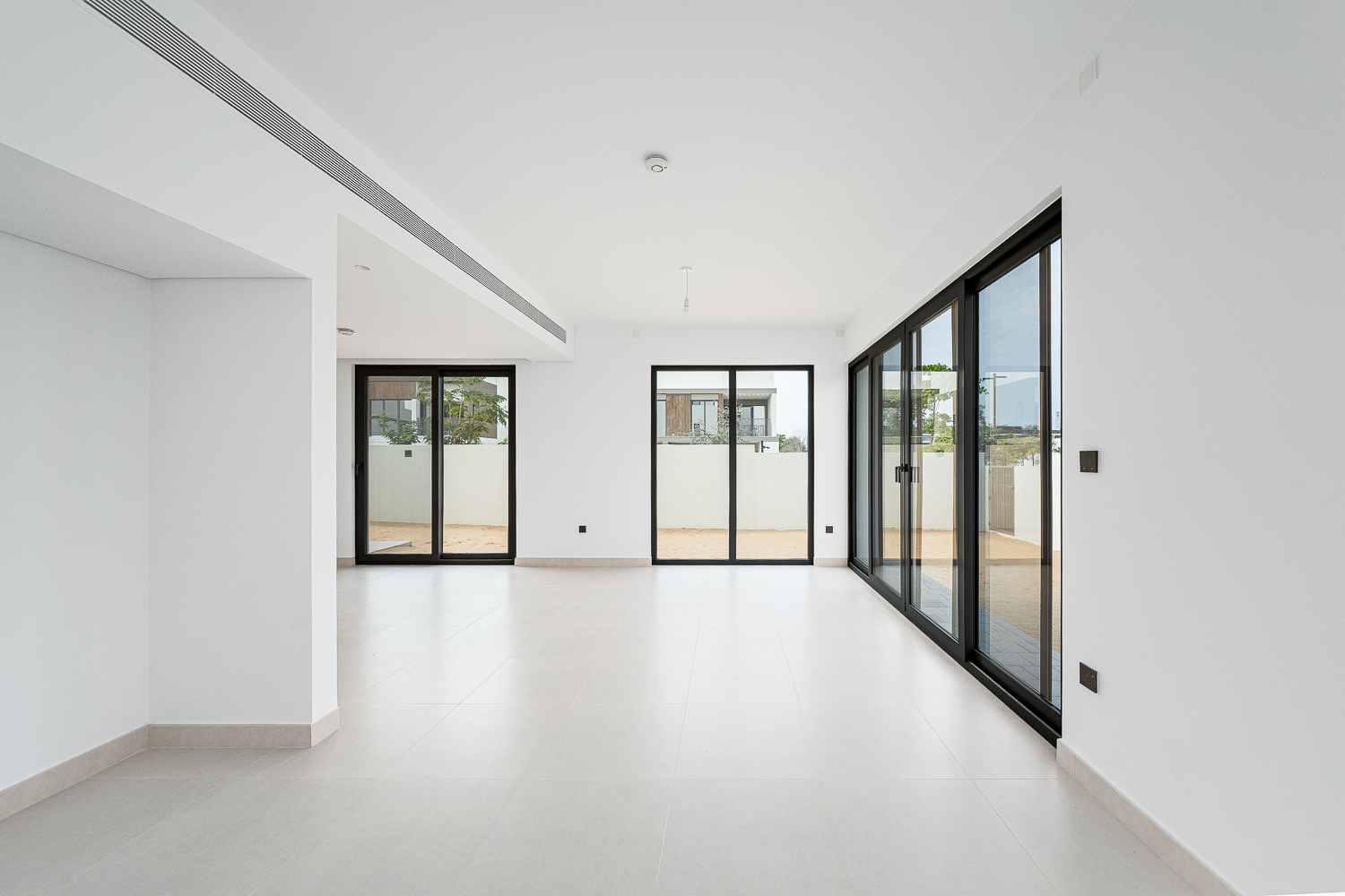 4 Bedrooms Villa in Aura 1